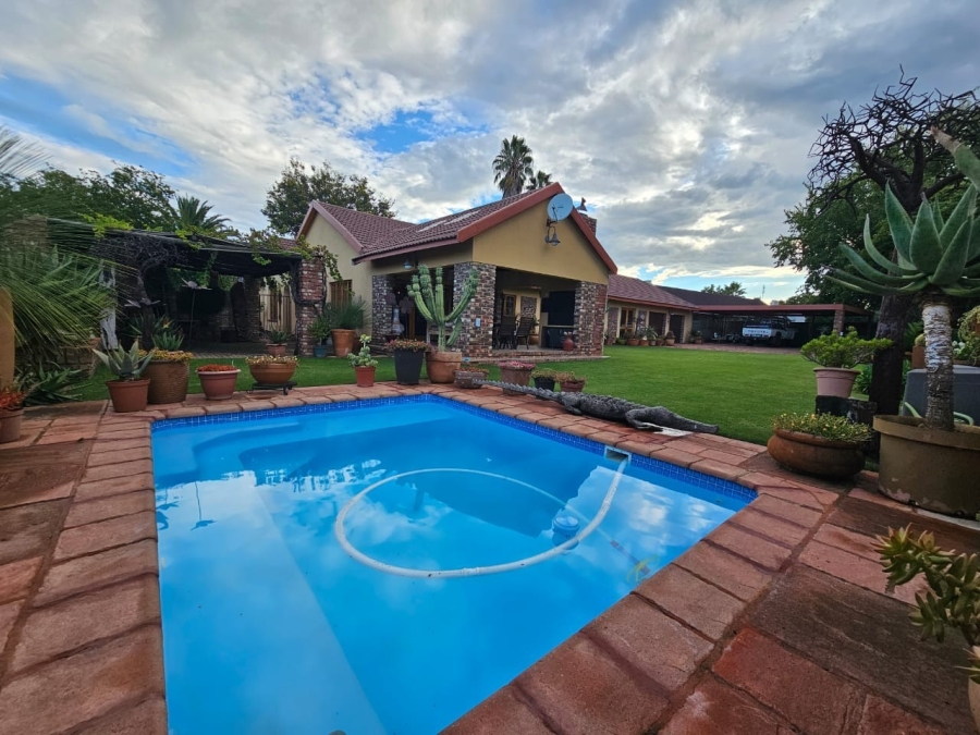 5 Bedroom Property for Sale in Miederpark North West